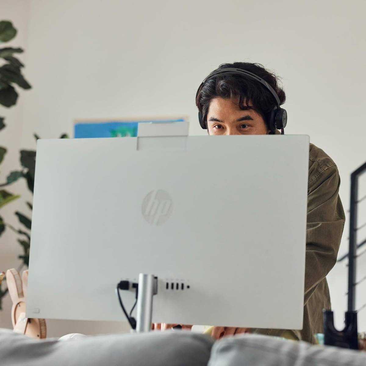 HP All-in-One AIO 24-cr1035ne PC Intel Core Ultra 7 155U Up to 48 GHz 8GB DDR5 512GB SSD 238 FHD IPS Non-Touch Display Jet Black HP All-in-One AIO 24-cr1035ne PC Intel Core Ultra 7 155U Up to 48 GHz 8GB DDR5 512GB SSD 238 FHD IPS Non-Touch Display Jet Black - Image 8